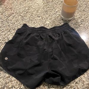 Lululemon high rise 4in hotty hot shorts